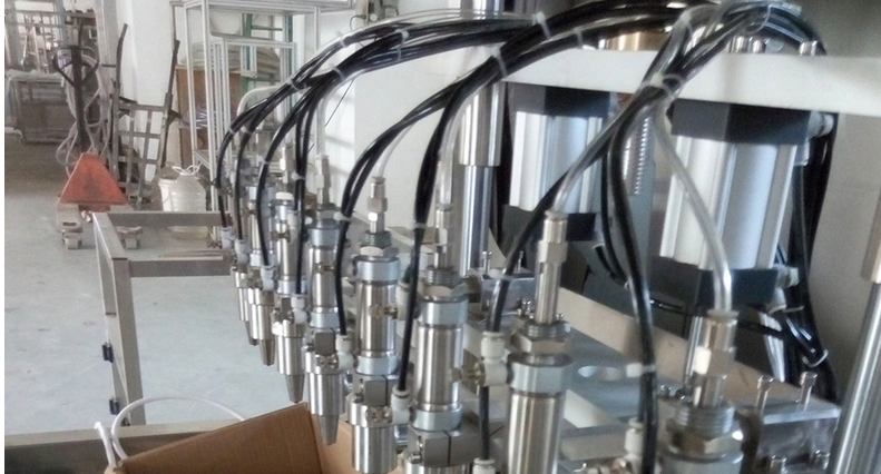 八頭油類灌裝機(jī)