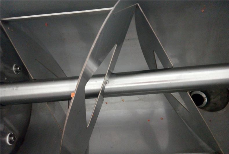 臥式攪拌醬類(lèi)灌裝機(jī)